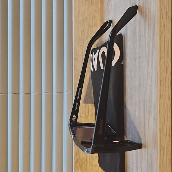 Quay Spotlight Sunglasses - Picture 4 of 6